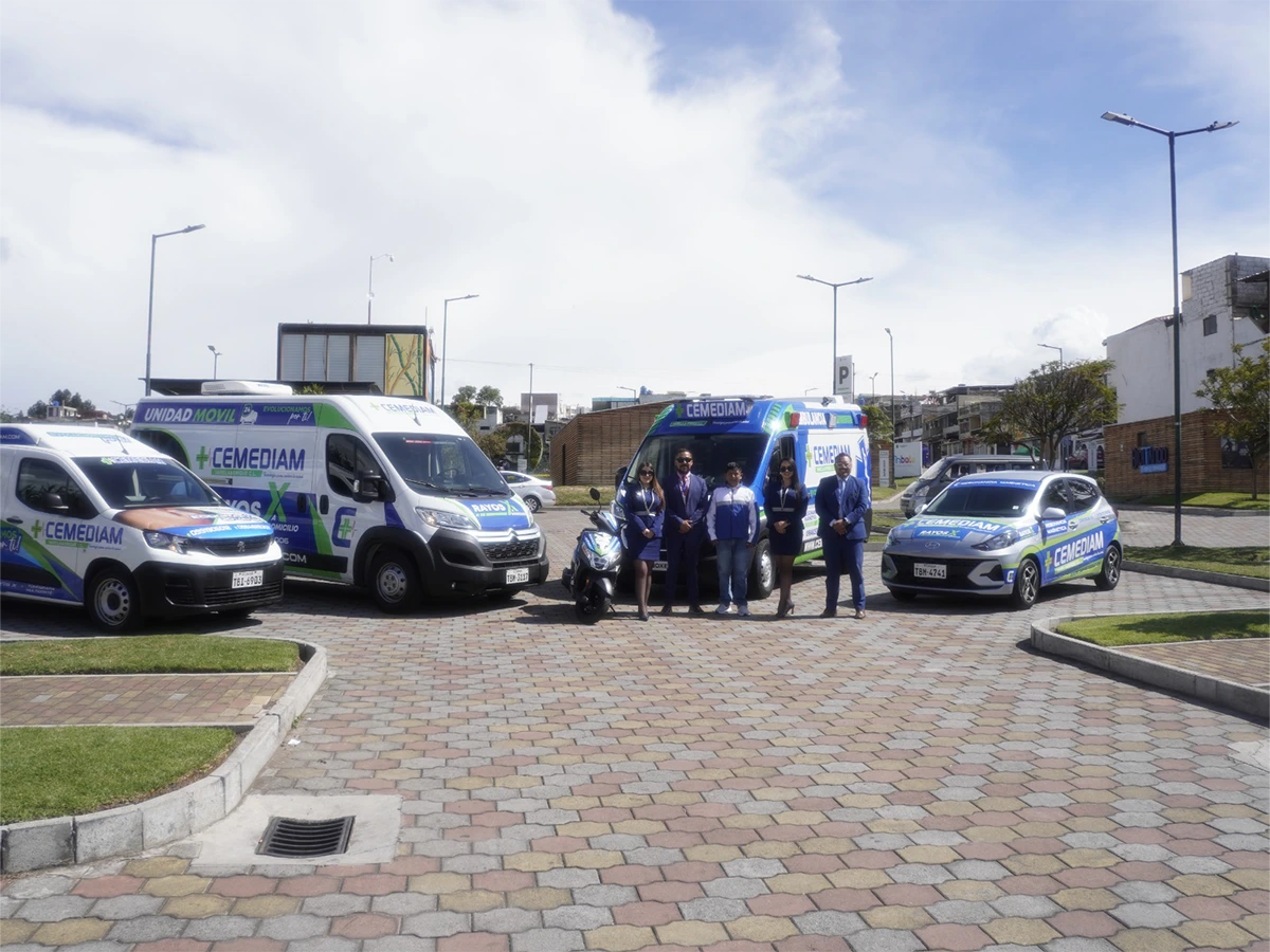 Equipo y unidad móvil de CEMEDIAM para empresas
